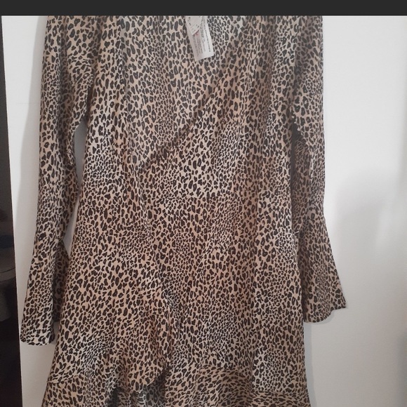 H&M Leopard wrapped around dress - Picture 4 of 5